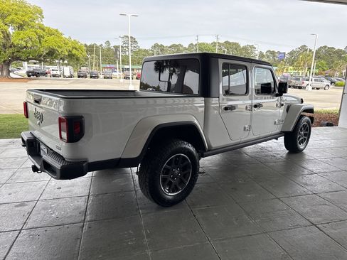 Used 2023 Jeep Gladiator Overland image 14