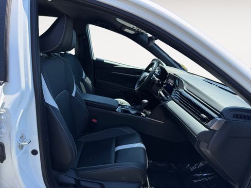 Used 2025 Toyota Camry SE FWD image 19