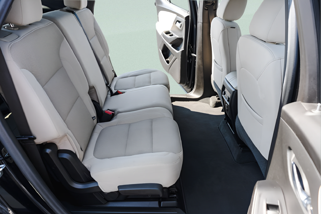 Used 2023 Chevrolet Traverse LS FWD image 7