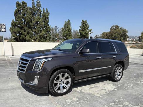Used 2015 Cadillac Escalade Premium image 8