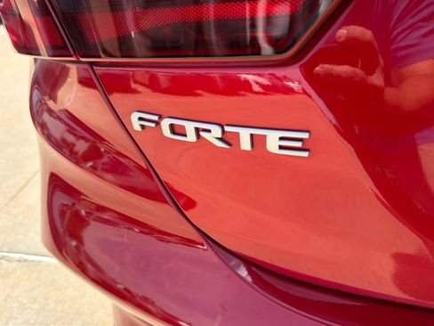 Used 2024 Kia Forte LXS w/ LXS Technology Package FWD image 10