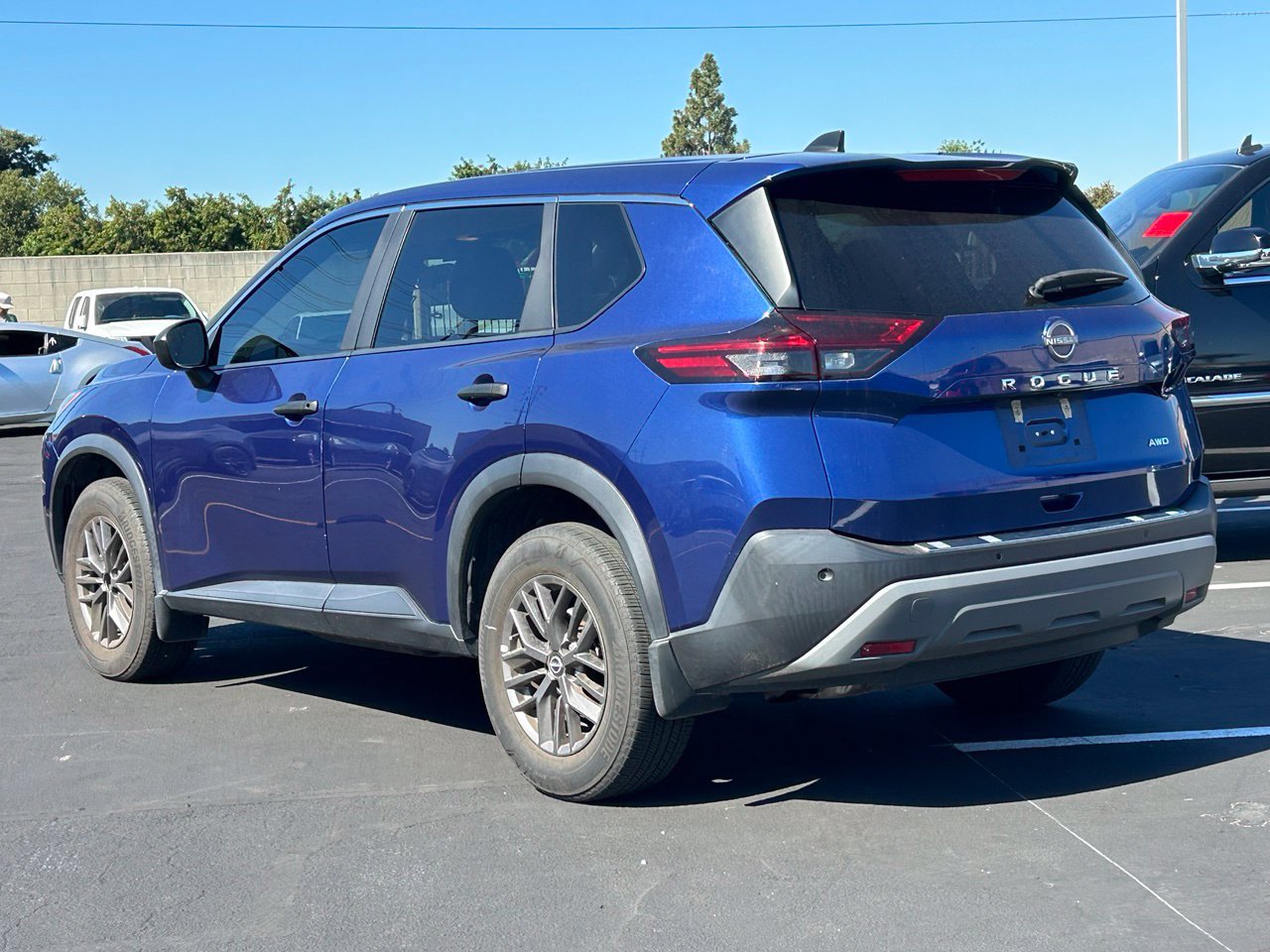 Used 2023 Nissan Rogue S AWD/4WD image 3