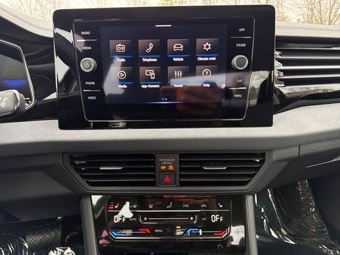 New 2026 Volkswagen Jetta SE FWD image 19