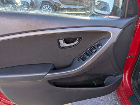 Used 2017 Hyundai Elantra GT image 14