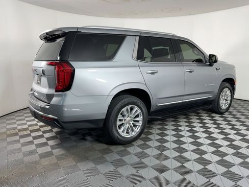 Used 2024 GMC Yukon SLT w/ SLT Luxury Package image 7