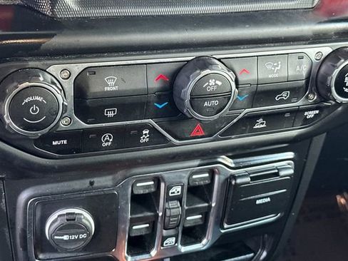 Used 2023 Jeep Wrangler Unlimited Rubicon image 23