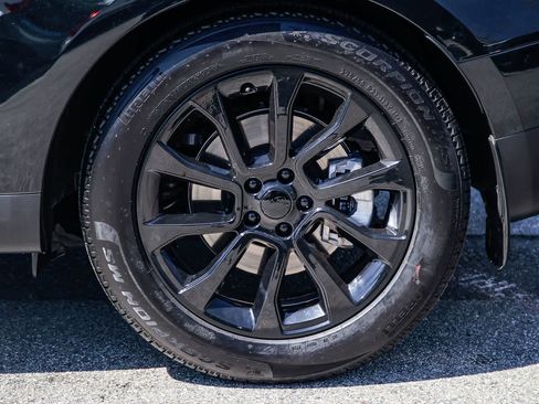 Used 2025 Land Rover Range Rover Sport S image 8