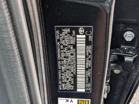 Used 2025 Toyota Prius LE image 31