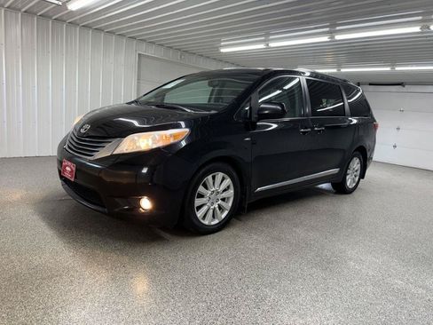 Used 2017 Toyota Sienna XLE w/ XLE Navigation Package AWD/4WD image 3