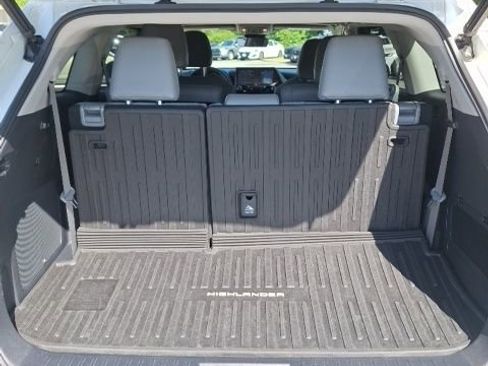 Used 2020 Toyota Highlander Limited image 18