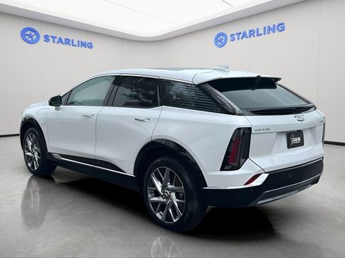 Used 2025 Cadillac Optiq Luxury 2 w/ LPO, Floor Liner Package AWD/4WD image 4