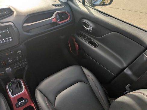 Used 2020 Jeep Renegade Trailhawk w/ Premium Leather Group AWD/4WD image 17