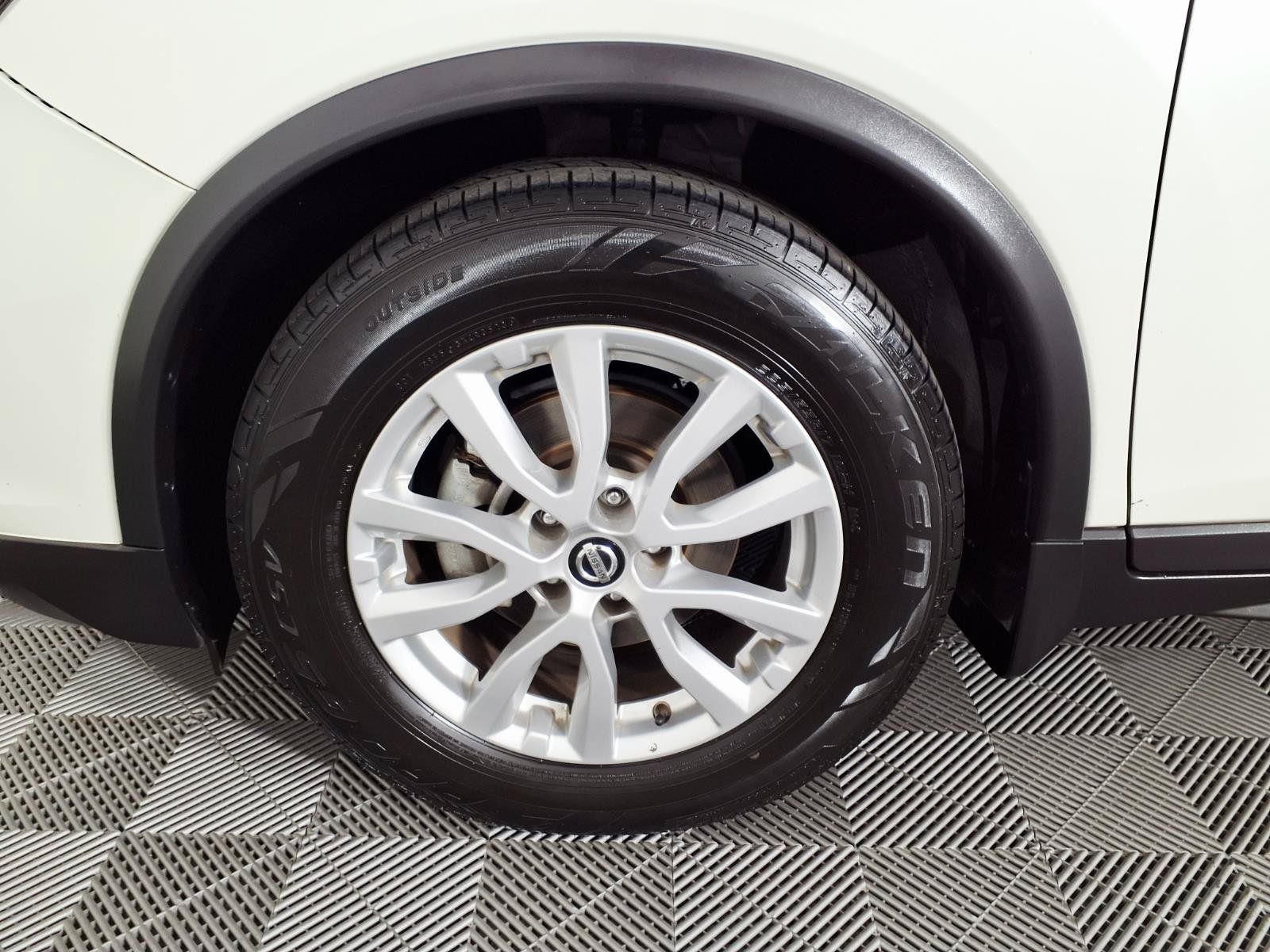 Used 2017 Nissan Rogue SV FWD image 7