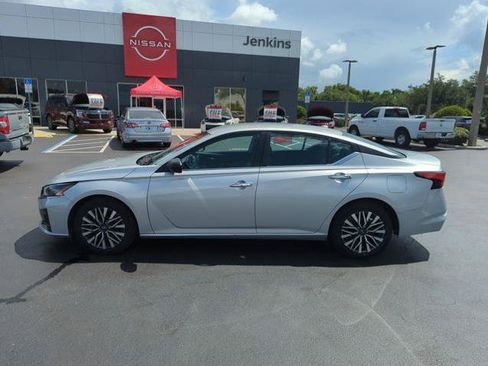 Certified 2024 Nissan Altima 2.5 SV FWD image 11