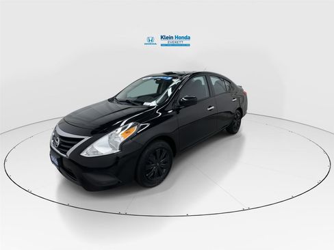 Used 2018 Nissan Versa SV FWD image 6