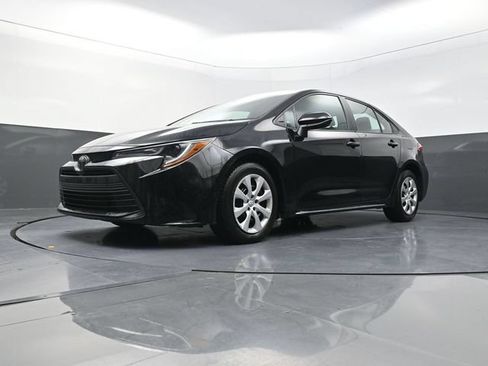 Used 2024 Toyota Corolla LE FWD image 33