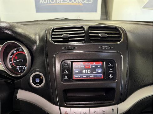 Used 2019 Dodge Journey SE image 37