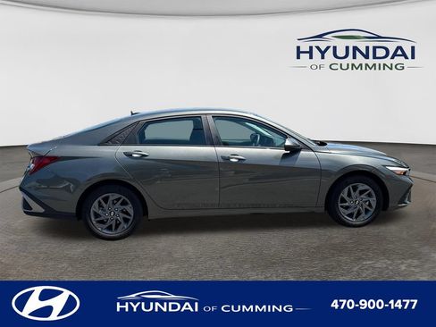 Certified 2025 Hyundai Elantra Hybrid FWD image 9
