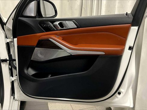 Used 2021 BMW X7 M50i image 12