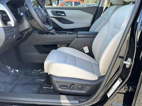Certified 2025 Nissan Rogue SL w/ SL Premium Package AWD/4WD image 11