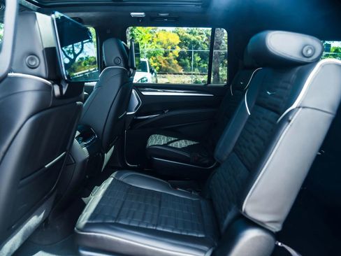 Used 2026 Cadillac Escalade ESV V w/ LPO, ONYX Package AWD/4WD image 21