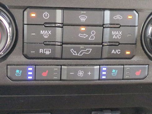 Used 2020 Ford F150 Lariat w/ Equipment Group 501A Mid image 26