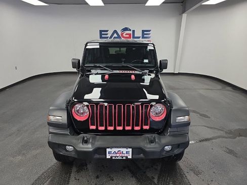 Used 2019 Jeep Wrangler Sport AWD/4WD image 3
