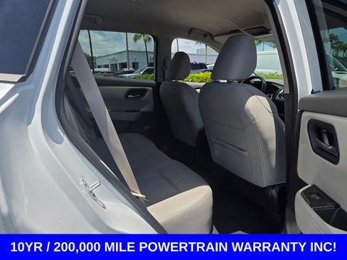 Used 2025 Nissan Rogue SV FWD image 17