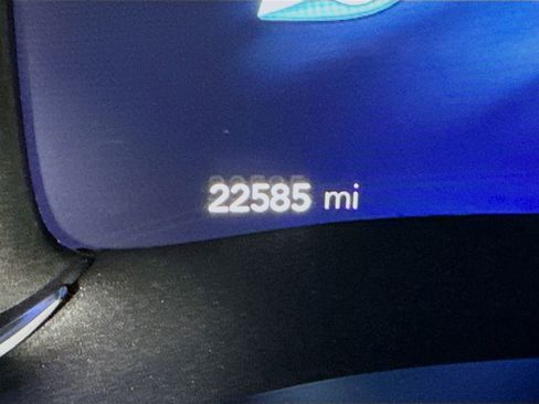 Used 2025 Chrysler Pacifica Select image 5