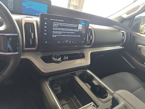 Used 2025 Ford Expedition Active AWD/4WD image 11