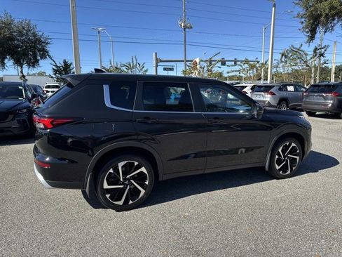 Used 2023 Mitsubishi Outlander SE image 2
