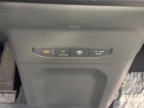Used 2024 Kia EV9 Land image 31