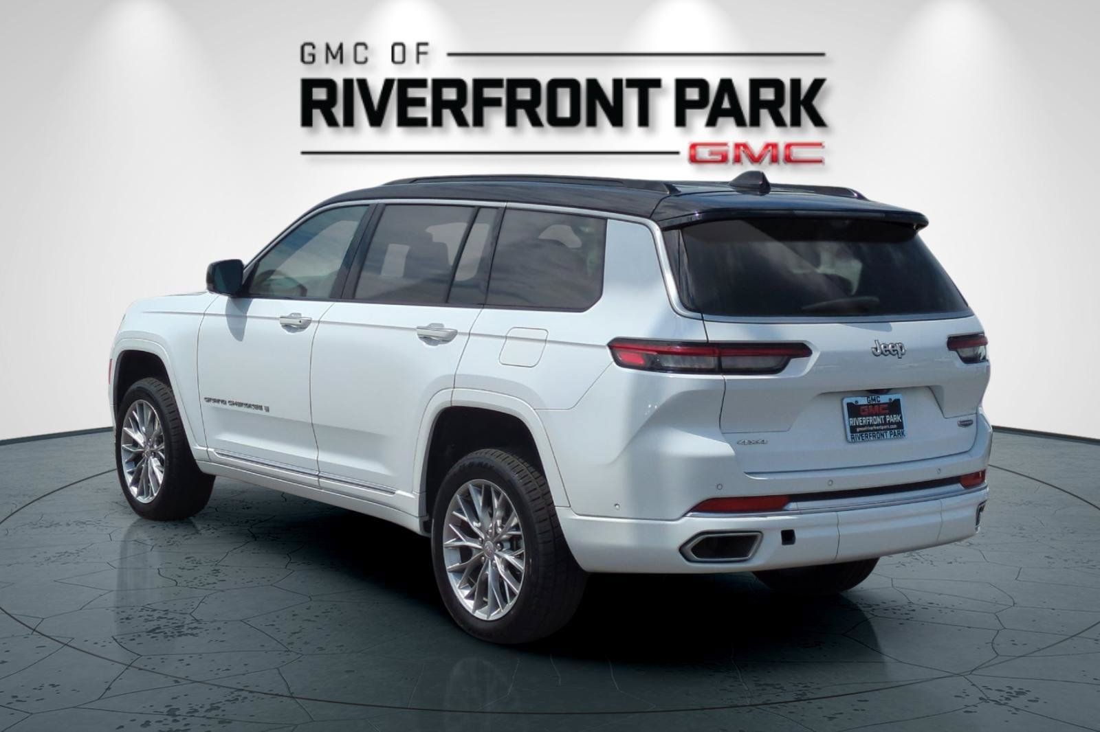 Used 2024 Jeep Grand Cherokee L Summit w/ Advanced Protech Group IV AWD/4WD image 5