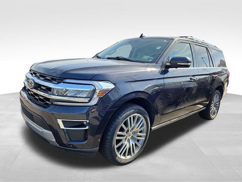 Used 2024 Ford Expedition Limited image 3