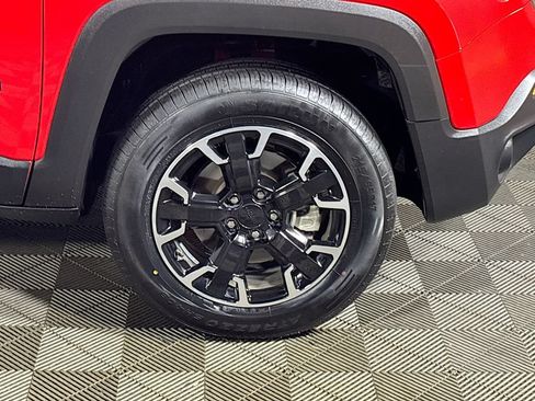 Used 2023 Jeep Renegade Latitude AWD/4WD image 23