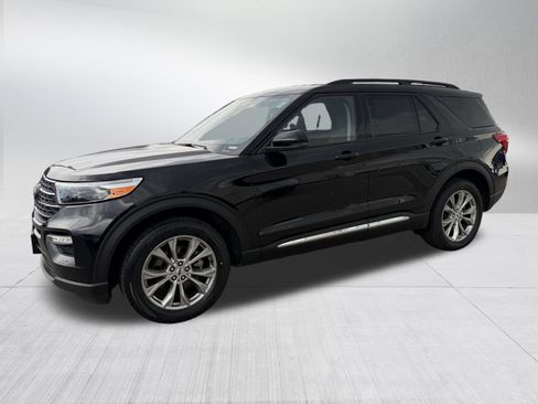 Certified 2023 Ford Explorer XLT w/ Equipment Group 202A AWD/4WD image 3