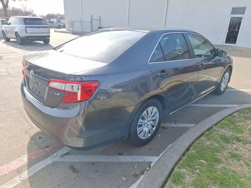 Used 2012 Toyota Camry LE image 6