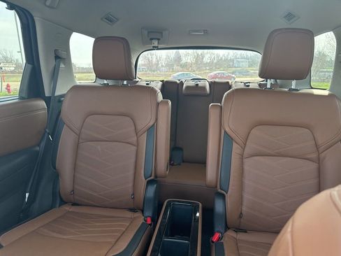 Used 2022 Nissan Pathfinder Platinum image 11