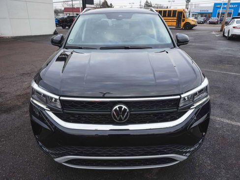 Used 2024 Volkswagen Taos SE w/ Black Wheel Plus Package image 2