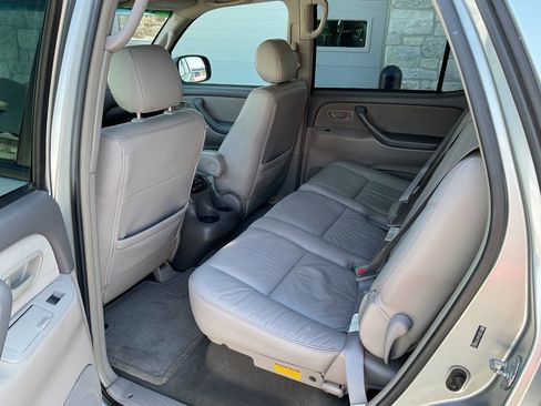 Used 2007 Toyota Sequoia SR5 image 24