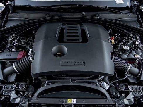 New 2025 Jaguar F-PACE R-Dynamic S image 30