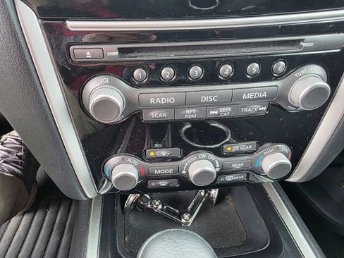 Used 2019 Nissan Pathfinder SV FWD image 15