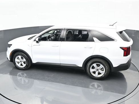 Used 2023 Kia Sorento LX image 40