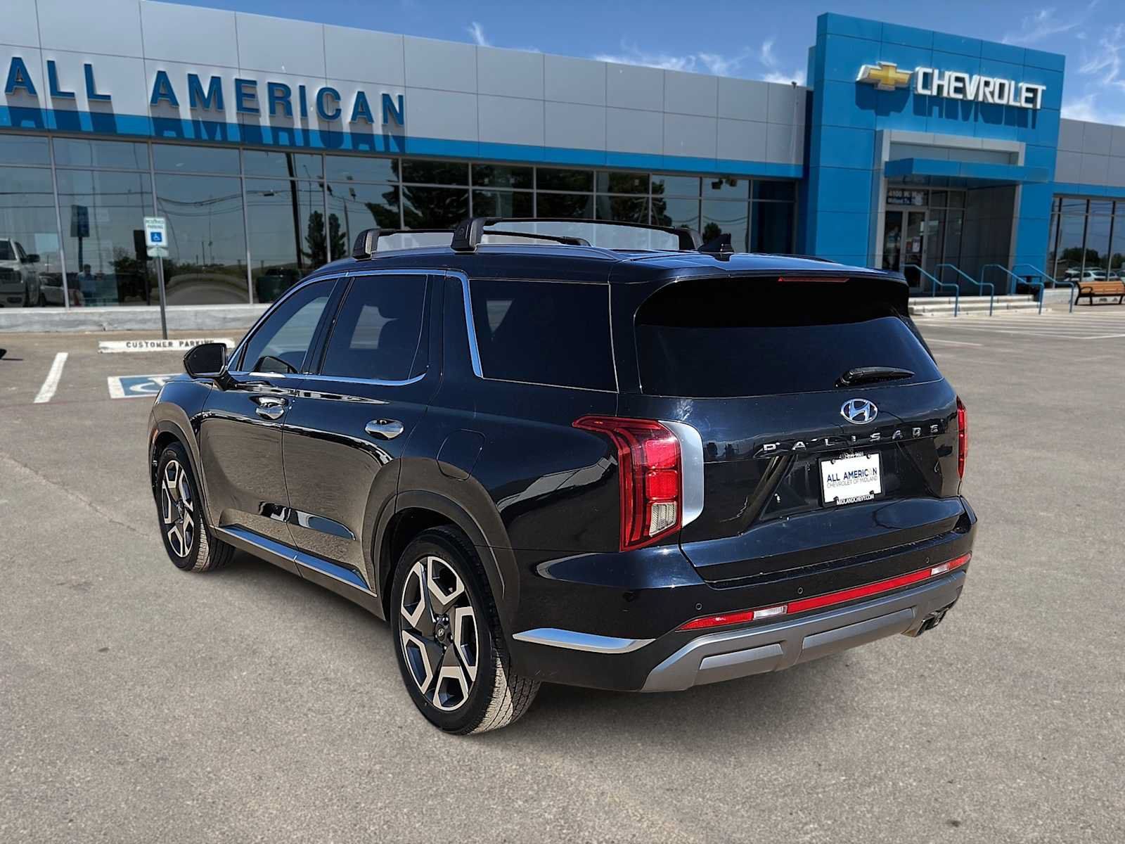 Used 2023 Hyundai Palisade Limited FWD image 6