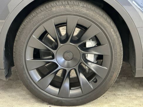Used 2024 Tesla Model Y Long Range AWD/4WD image 11
