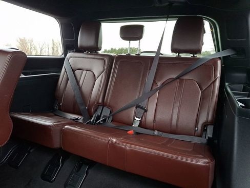 Used 2024 Ford Expedition Limited image 11