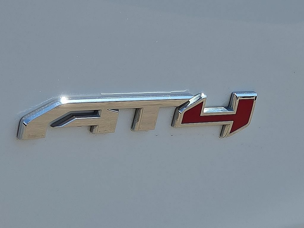 Used 2024 GMC Yukon AT4 w/ Technology Package AWD/4WD image 7