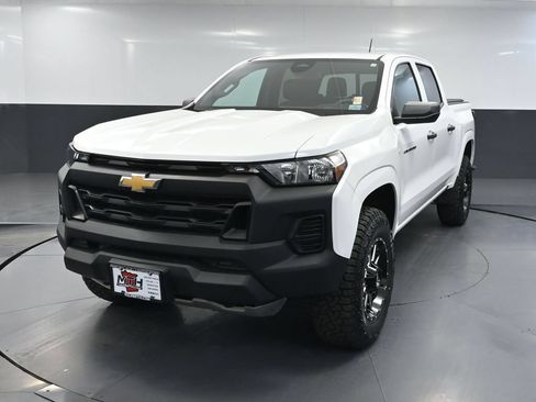 Used 2023 Chevrolet Colorado W/T w/ WT Convenience Package II AWD/4WD image 12