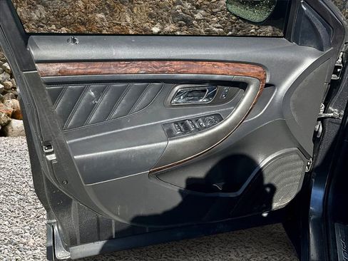 Used 2018 Ford Taurus Limited image 16