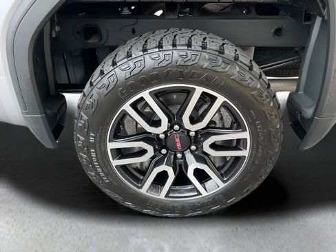 Used 2024 GMC Sierra 1500 AT4 w/ Technology Package image 15